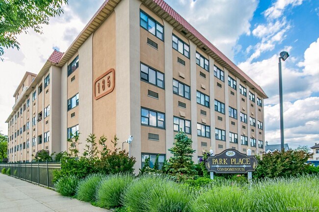 Primary Photo - 185 W Park Ave