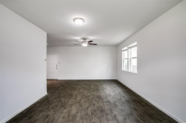 Building Photo - 100 Earl Keen St