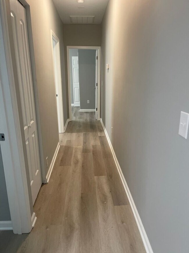 Building Photo - Fully Renovated Apartment Duplex Located in the Heart of Edgewood