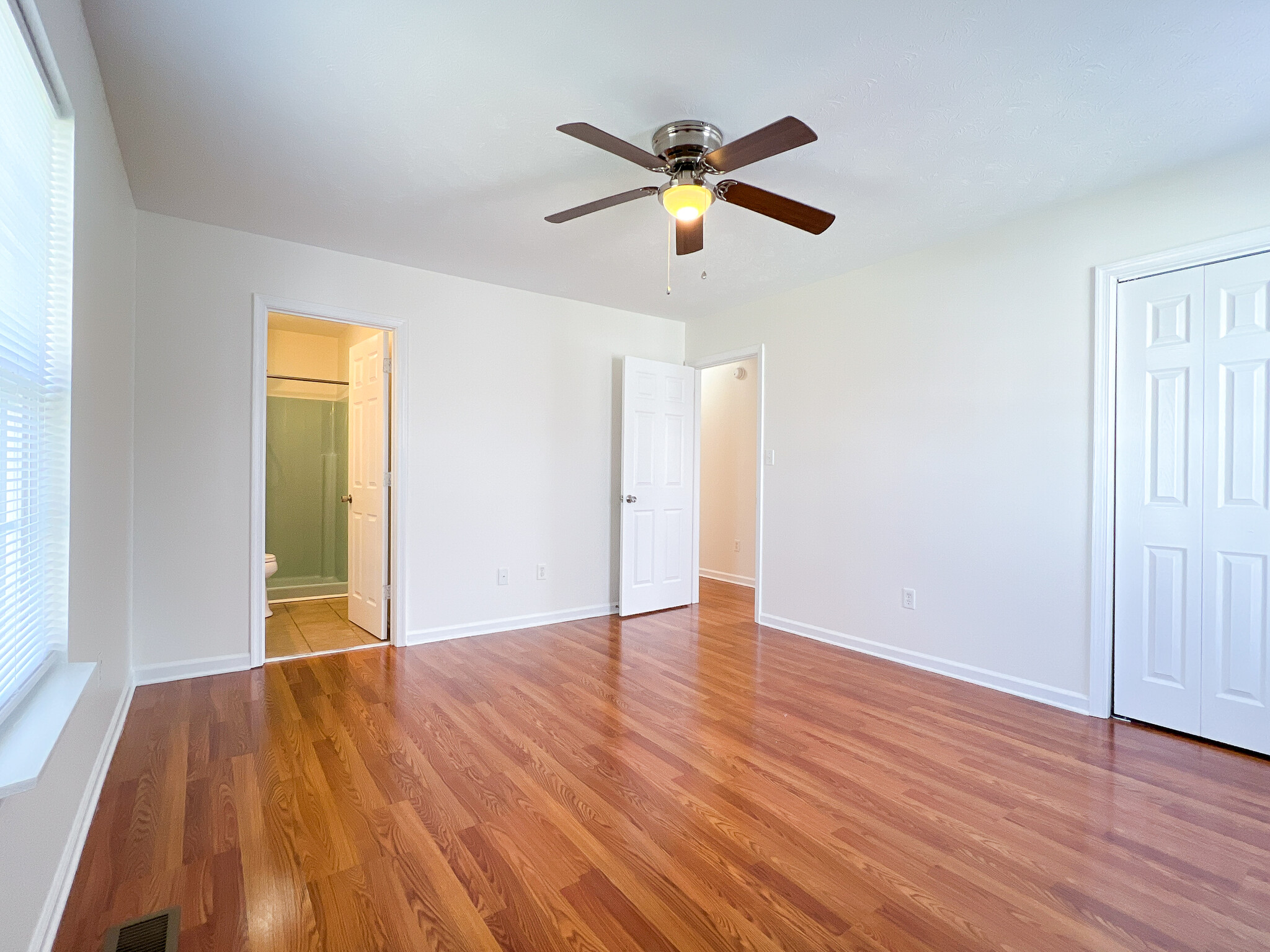 Primary Bedroom - 1451 N Delphine Ave