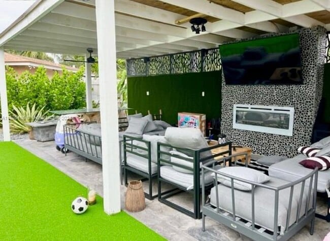 Building Photo - 496 W Melrose Cir