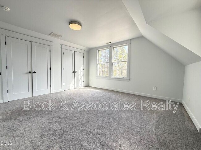 Building Photo - 121 Marilou Ln