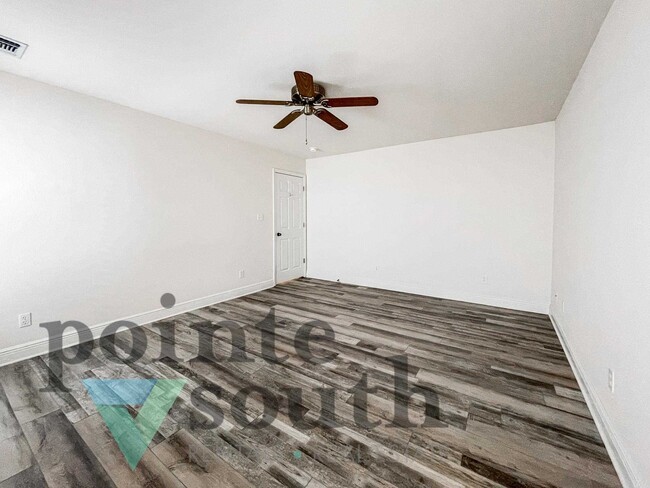 Building Photo - 5920 N Bay Point Dr