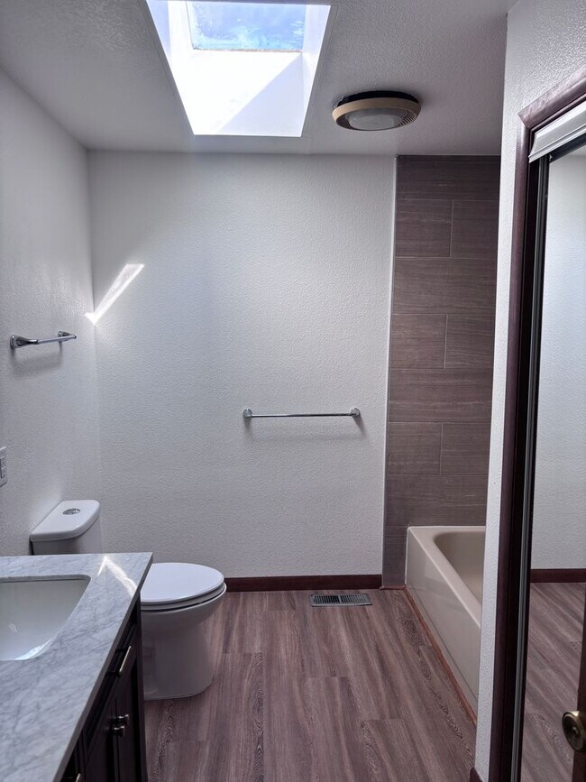 Building Photo - Newly Updated 4 Bedroom East Anchorage Home!