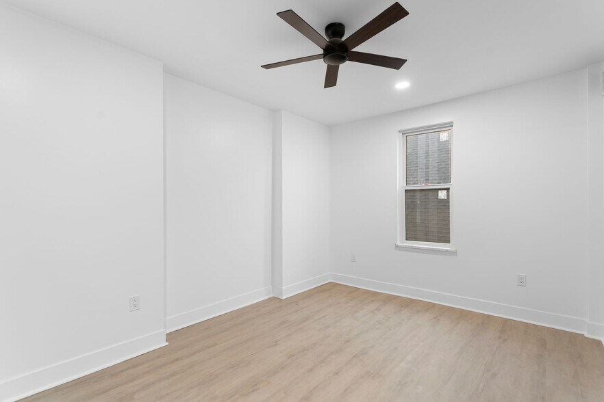 Living Room - 2035 Forbes Ave