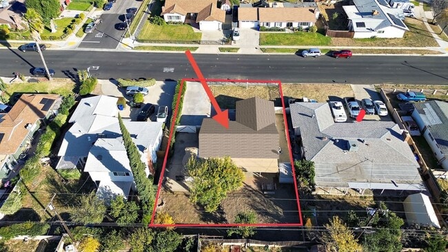 Building Photo - 6638 Lilac Ave