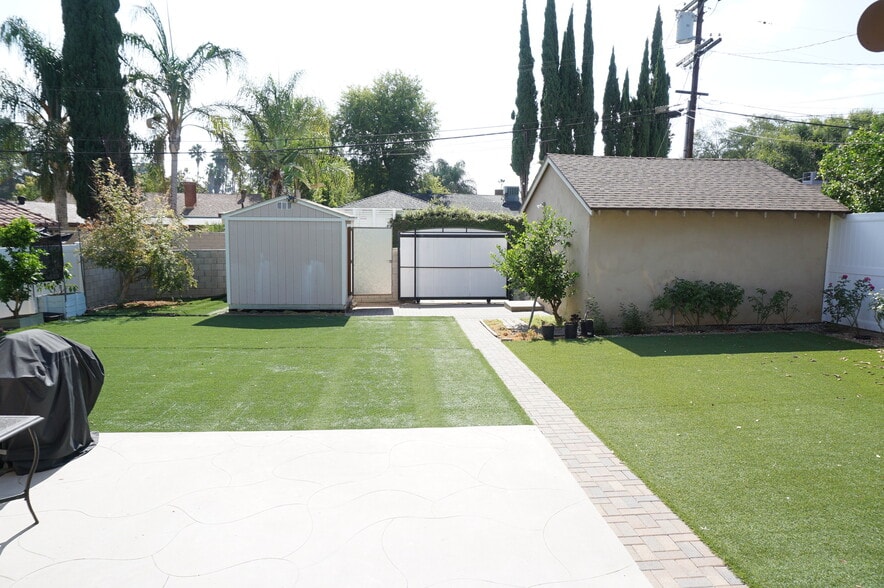 Building Photo - 5540 Balboa Blvd