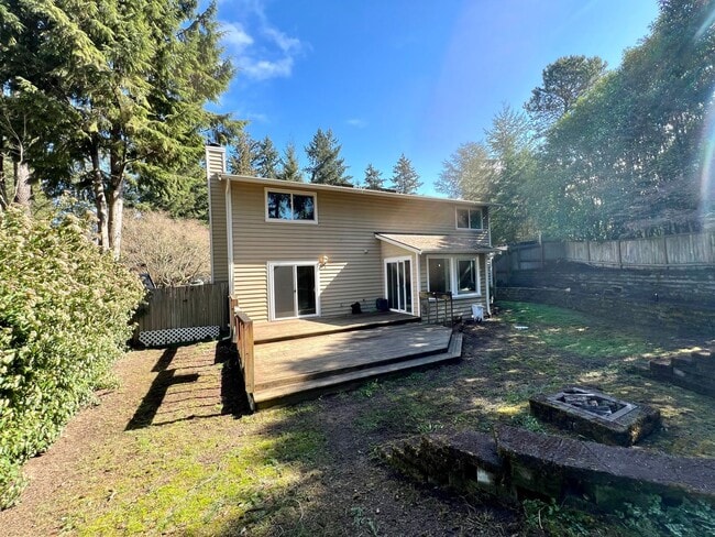 Building Photo - Charming 3-Bed, 3-Bath Home with Bonus Roo...