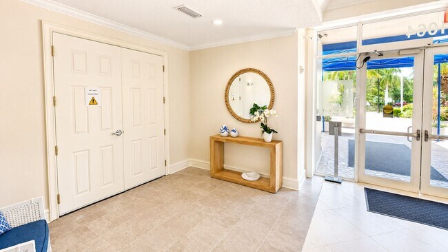Building Photo - 1064 N Tamiami Trl