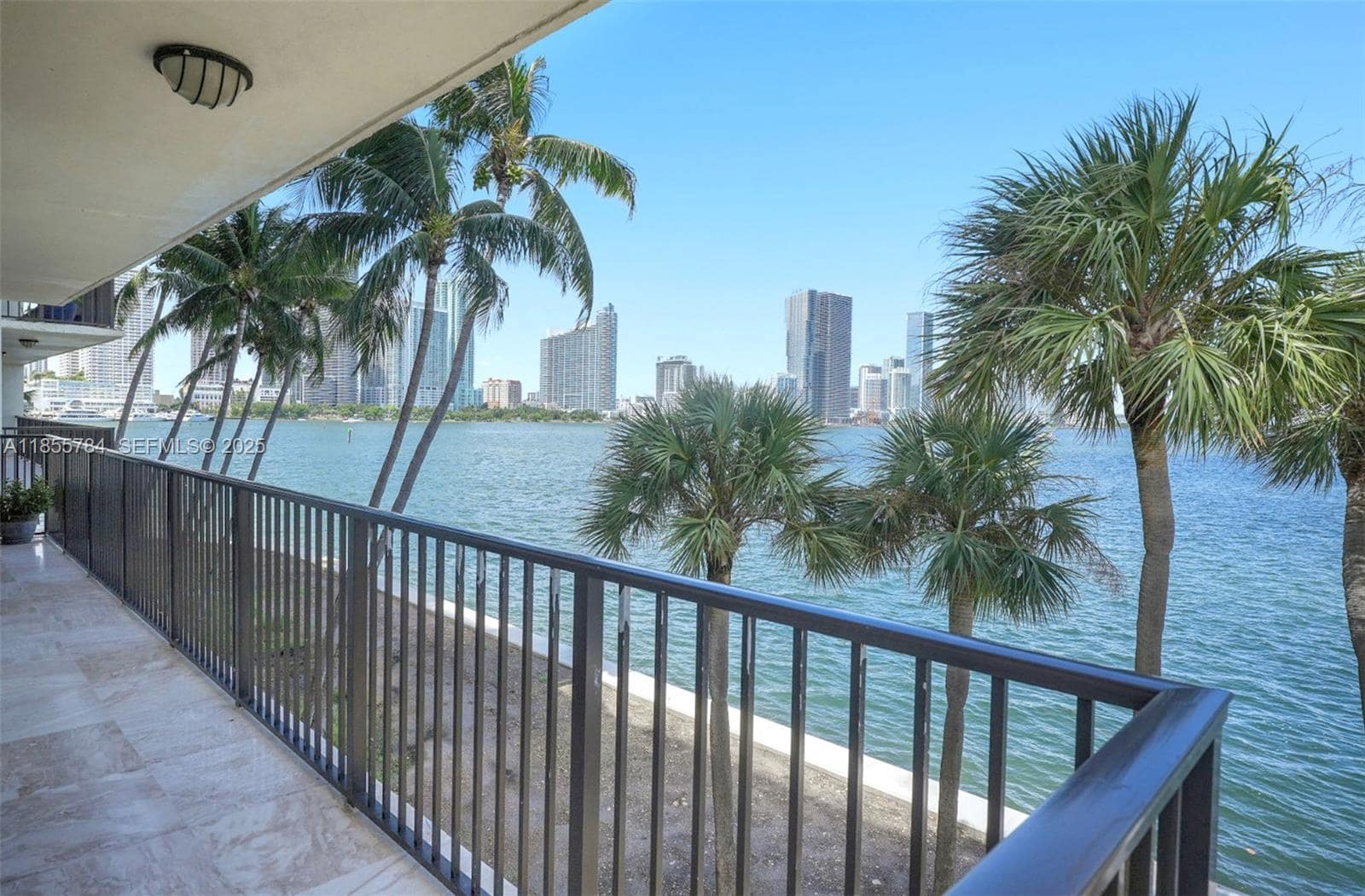 Building Photo - 801 N Venetian Dr