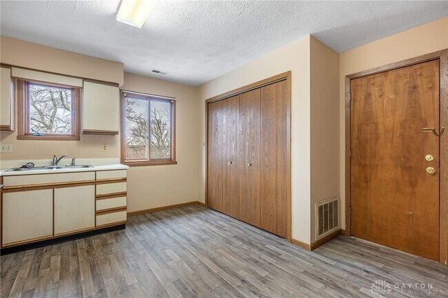 Building Photo - 160 N 4th St