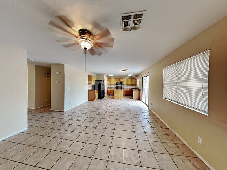 Building Photo - 1102 E Renegade Trl