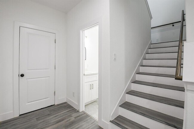 Building Photo - 4436 Aledo St