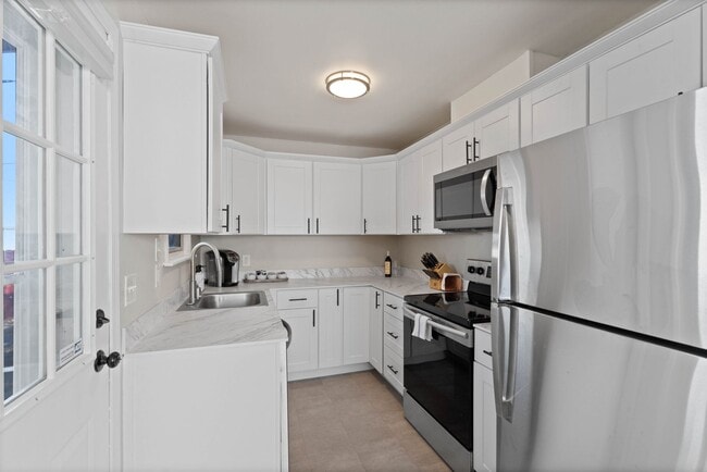 Building Photo - The Garland Bleu 3 bedroom home (Furnished)