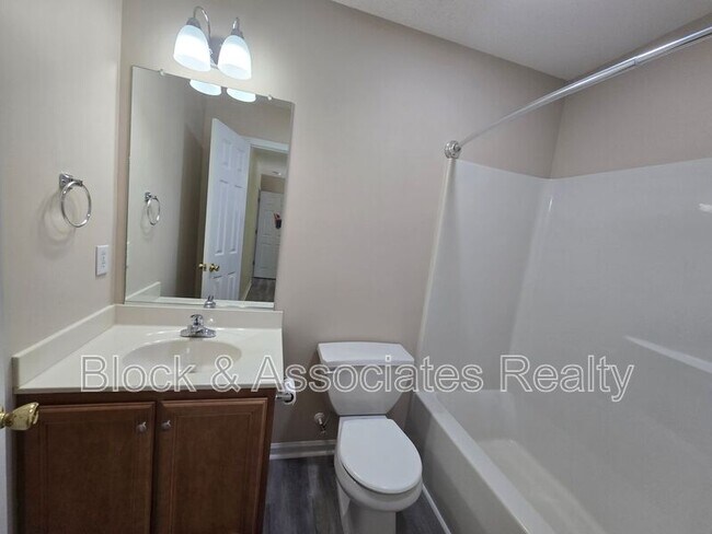 Building Photo - 108 Maple Grove Ct