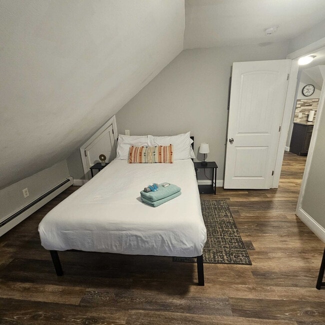 Building Photo - 20 Hawkins St