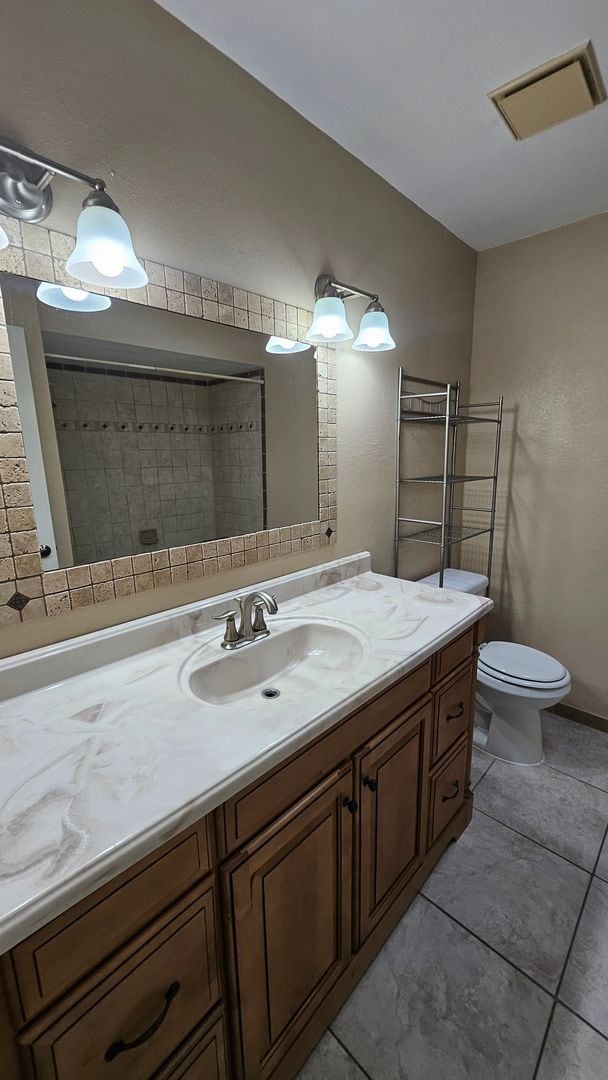 Building Photo - 3 Bed 2 Bath