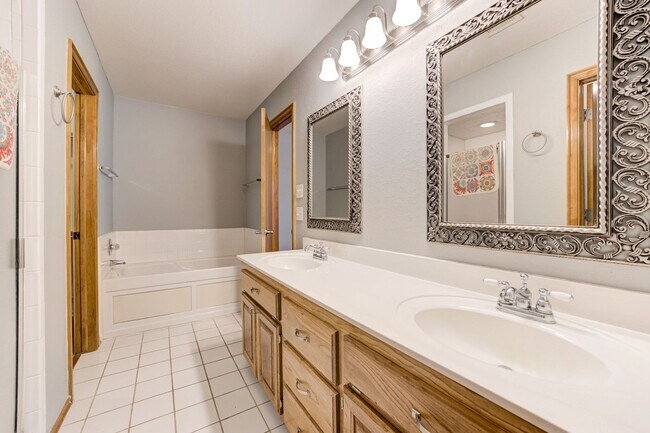 Building Photo - Beautiful 3x2 with Sunroom in Yukon