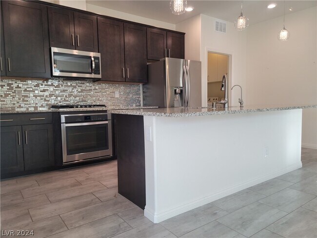 Building Photo - 9149 Cocowoods Pl