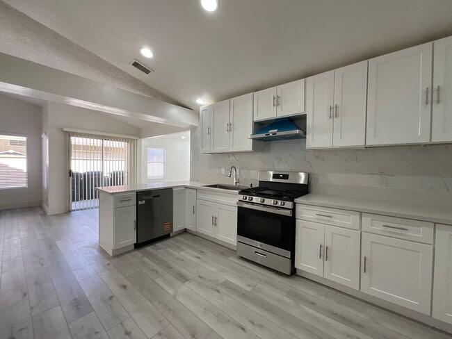 Building Photo - Single-family home 3 bedroom 2 bathroom located in the highly sought-after area of Chino Hills, CA.