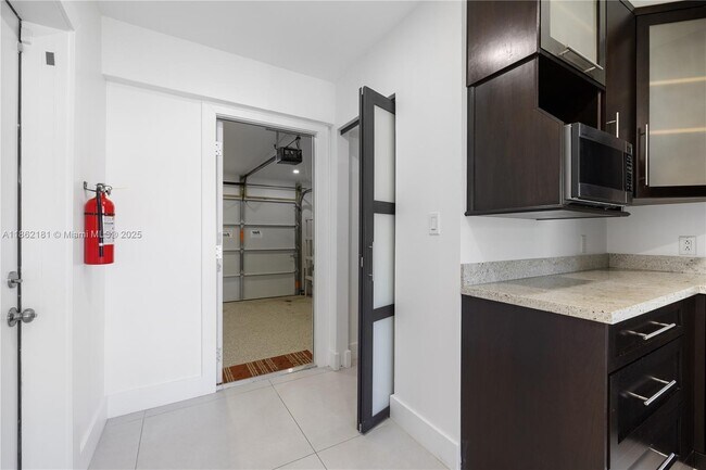 Building Photo - 1709 SW 5th Pl