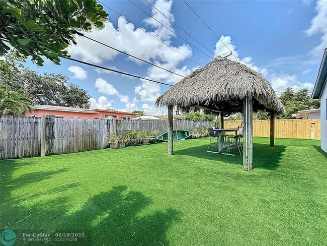 Building Photo - 50 NE 56th Ct