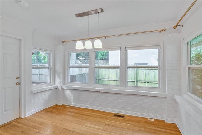 Building Photo - 3659 Admiral Dr