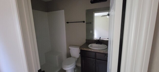 Building Photo - 3/2 Home No HOA Located In Ocala