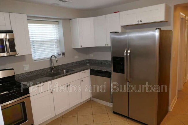 Building Photo - 1832 Dodge Ave