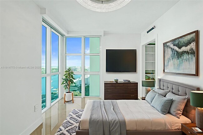 Building Photo - 101 S Fort Lauderdale Beach Blvd