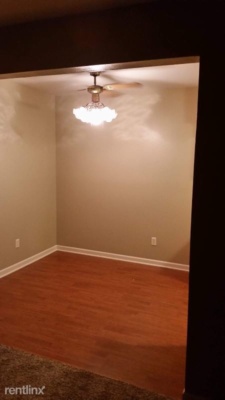 Building Photo - 1 br, 1 bath Apartment - 422 Estberg Avenue