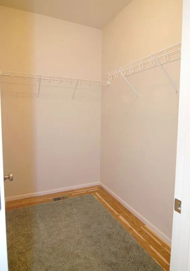 Building Photo - 3 Bedroom Home in North Albany!