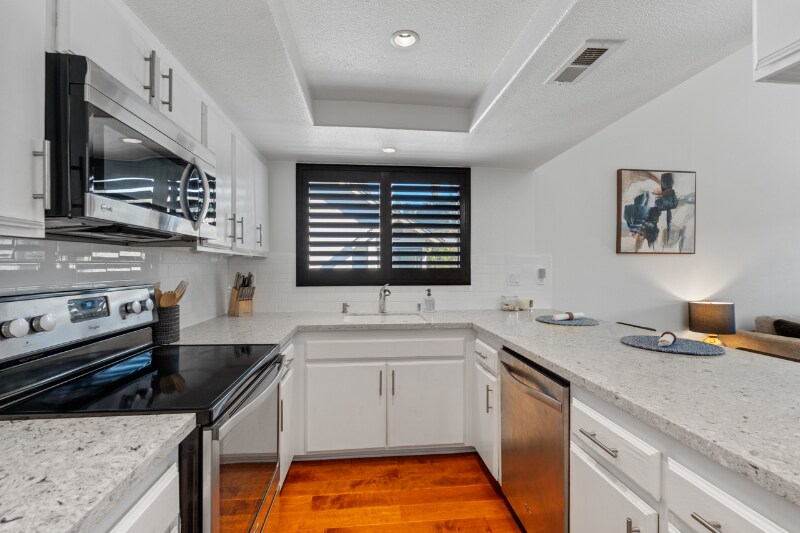 Building Photo - 526 Via De La Valle