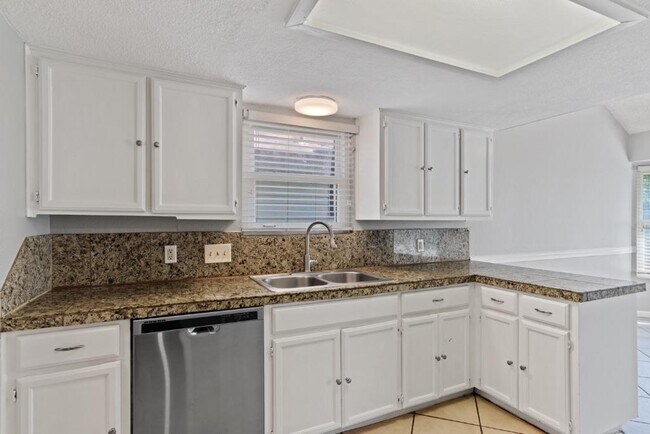 Building Photo - 302 Splitrock