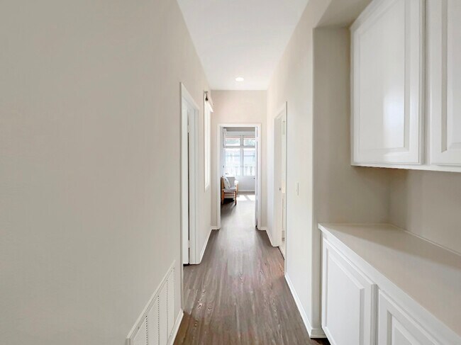 Building Photo - 9761 Claiborne Square