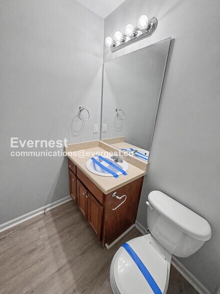 Building Photo - 8641 Thomas Rd