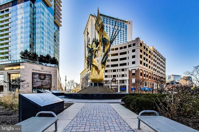 Building Photo - 717 President St