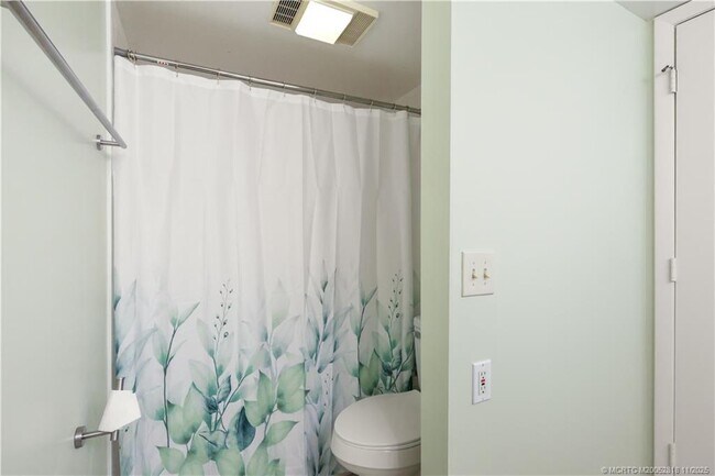 Building Photo - 4215 Gator Trace Ave