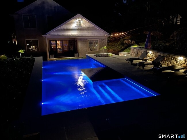 Building Photo - 9 Dancing Bear Rd