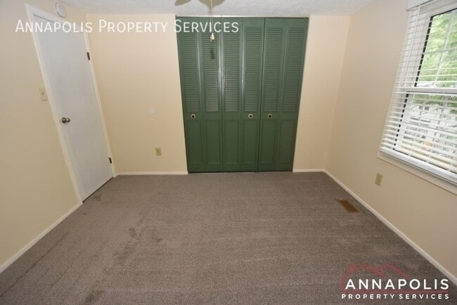 Building Photo - 1604 Revell Downs Dr