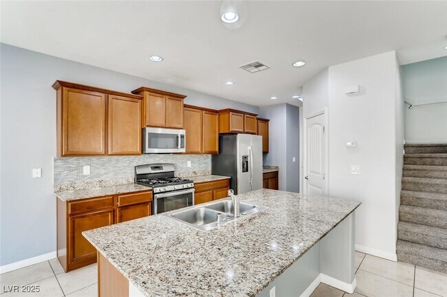 Building Photo - 6828 Majestic Palm Dr