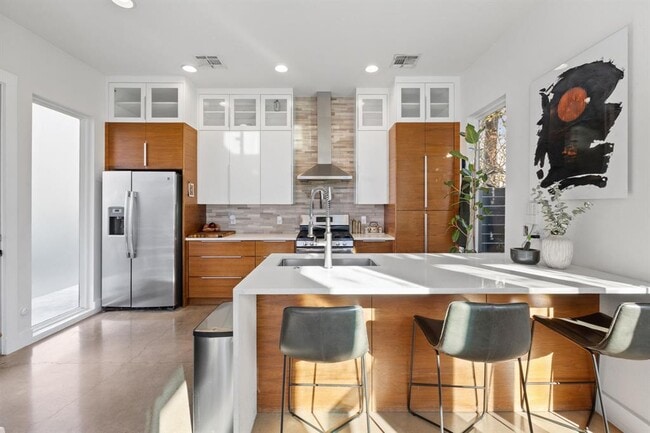 Building Photo - 1904 E 17th St