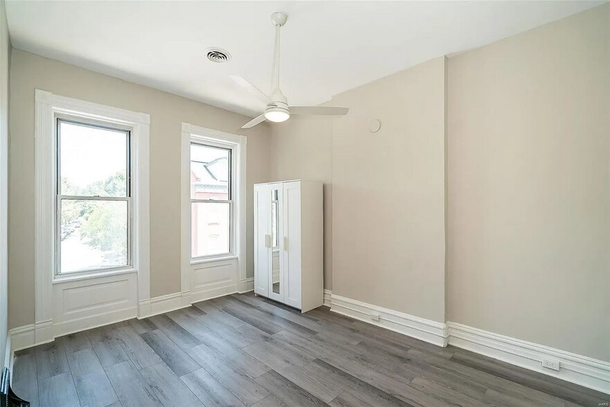 Building Photo - 1936 Arsenal St