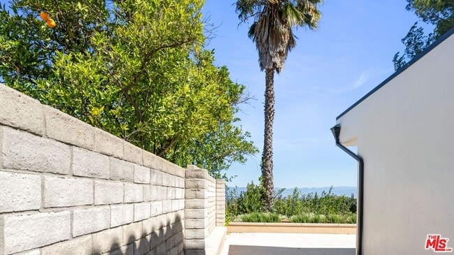 Building Photo - 21727 Planewood Dr