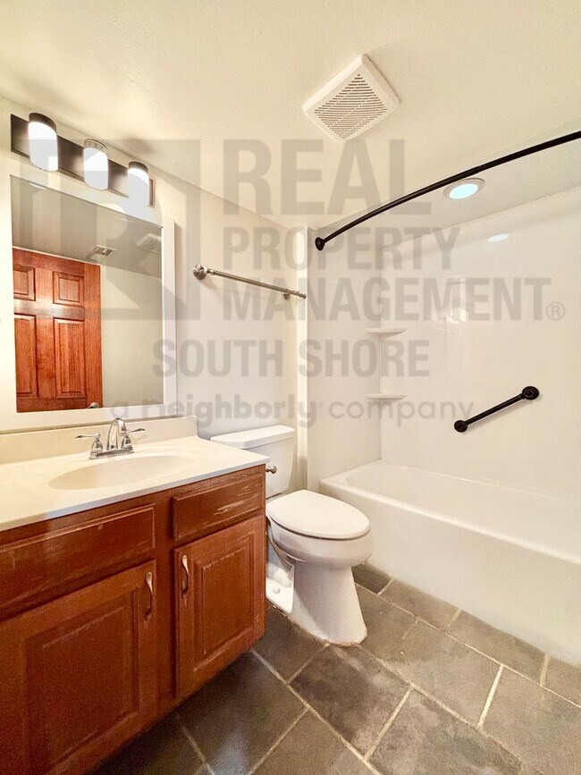 Building Photo - 4217 Glen Oaks Dr