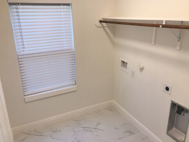 Building Photo - 4913 Southwind St