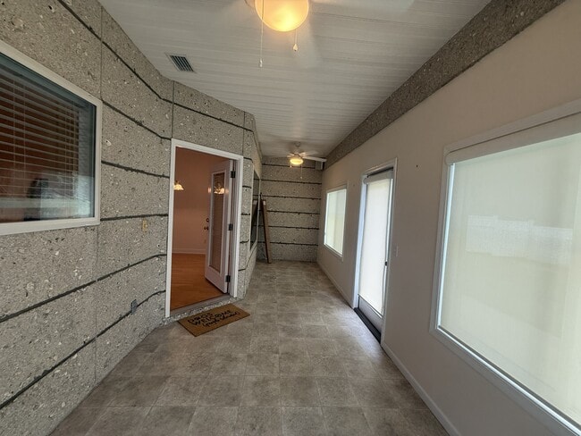 Building Photo - 500 Ashbrook-