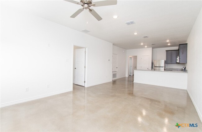 Building Photo - 3907 American Elm Dr