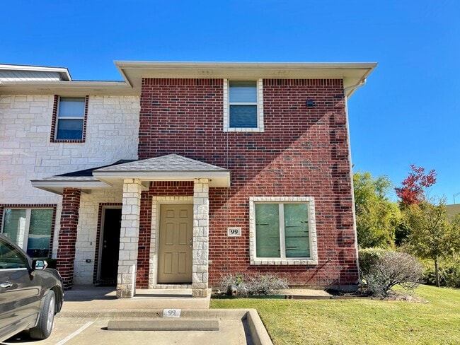 Primary Photo - BEAUTIFUL 2/2.5 in Gateway Villas! August ...