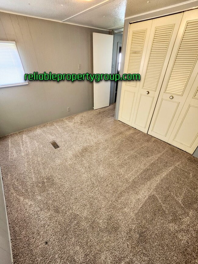 Building Photo - New Listing in Fort Wayne